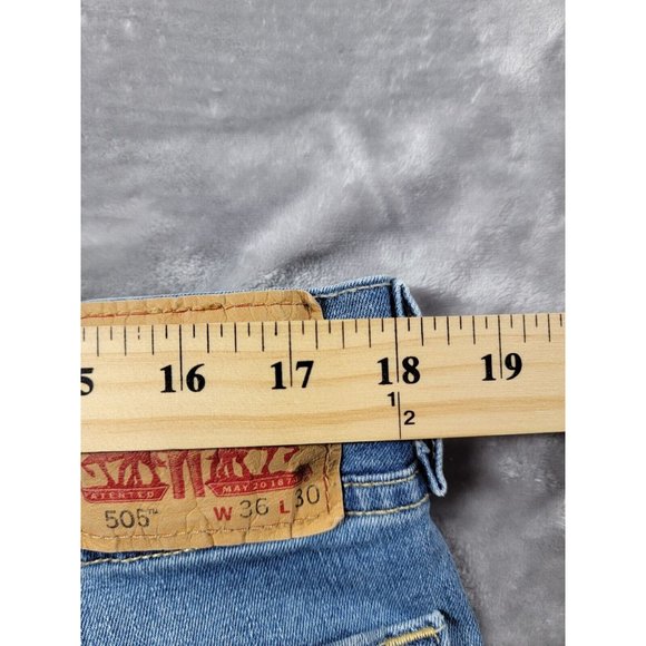 Levi’s 505 Denim Jeans Mens Size 36x29 light Medium Blue Wash - Picture 3 of 8